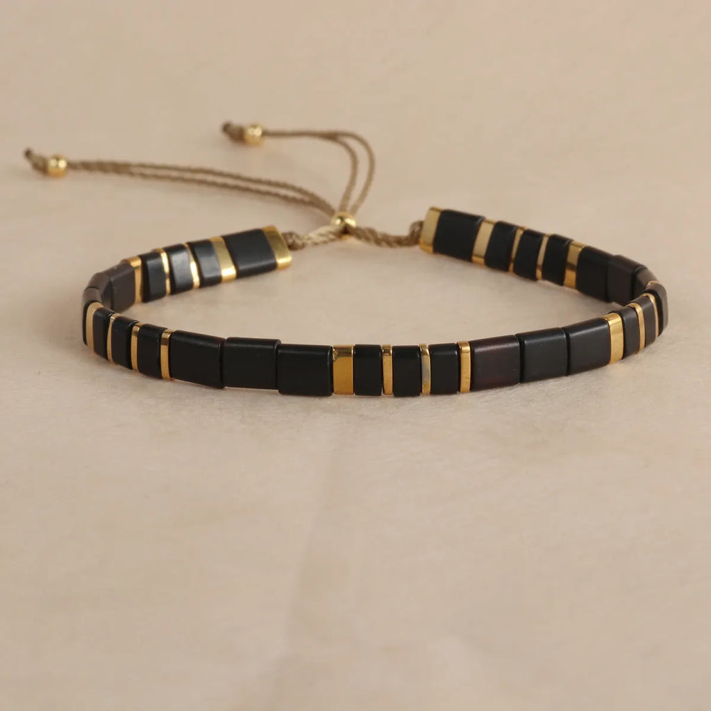 Geometric pull bead bracelet in glass and coloured glaze with round elements