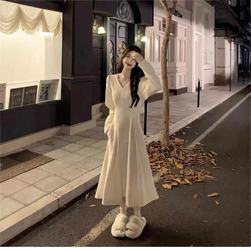 Women's white V-neck polyester knitted suspender dress with princess sleeves