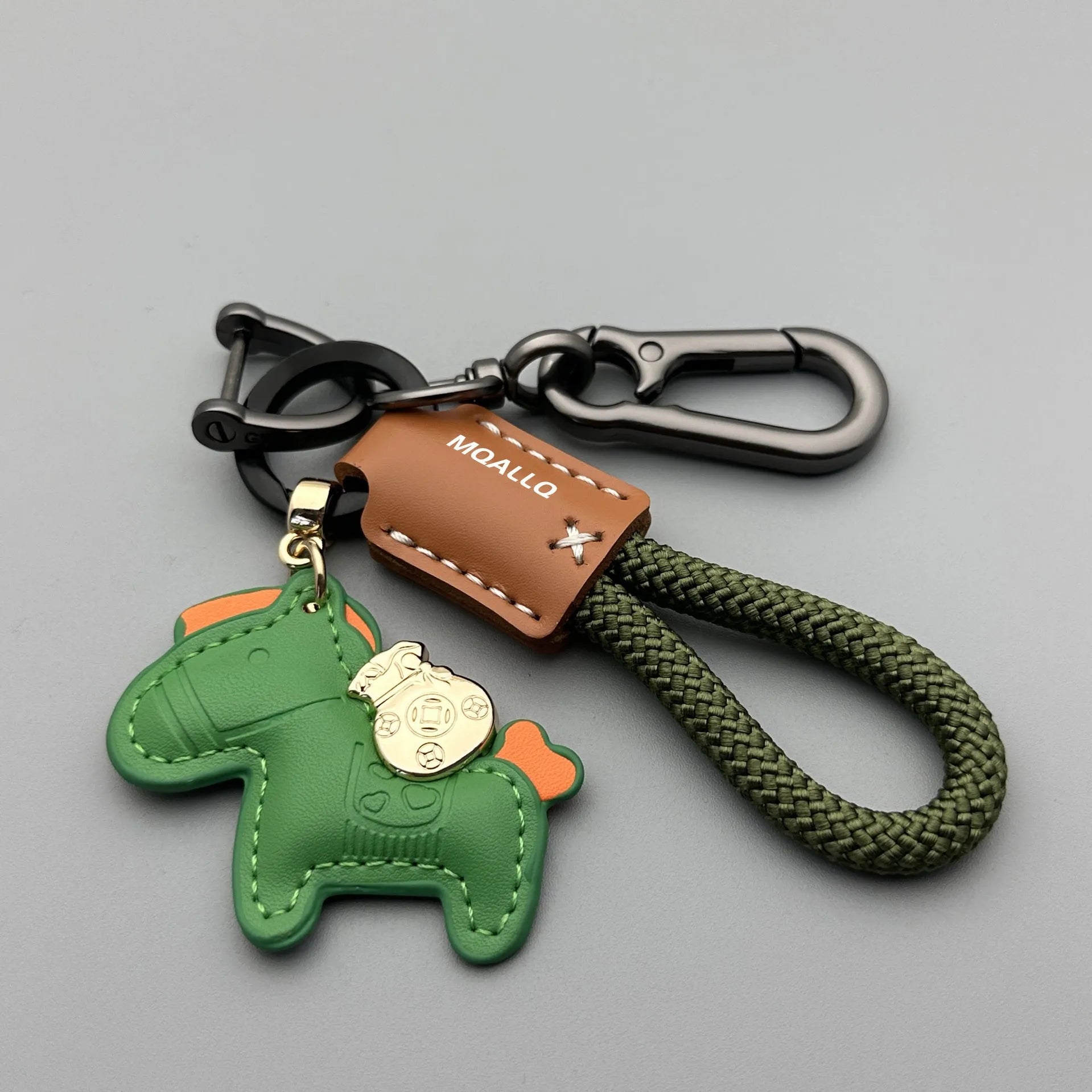 Handmade cowhide car key ring pendant with zinc alloy pony buckle charm and plant flanelle rope loop