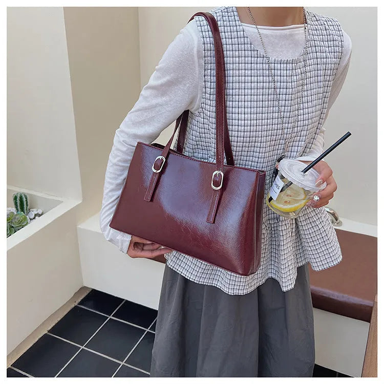 Retro underarm shoulder bag in PU material with horizontal square shape, double jointed strap, and sandwich pocket – large capacity handbag