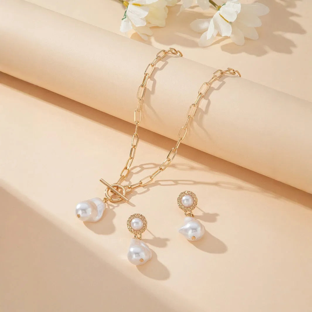 Gold tone retro baroque pearl necklace and ear stud jewellery set for women