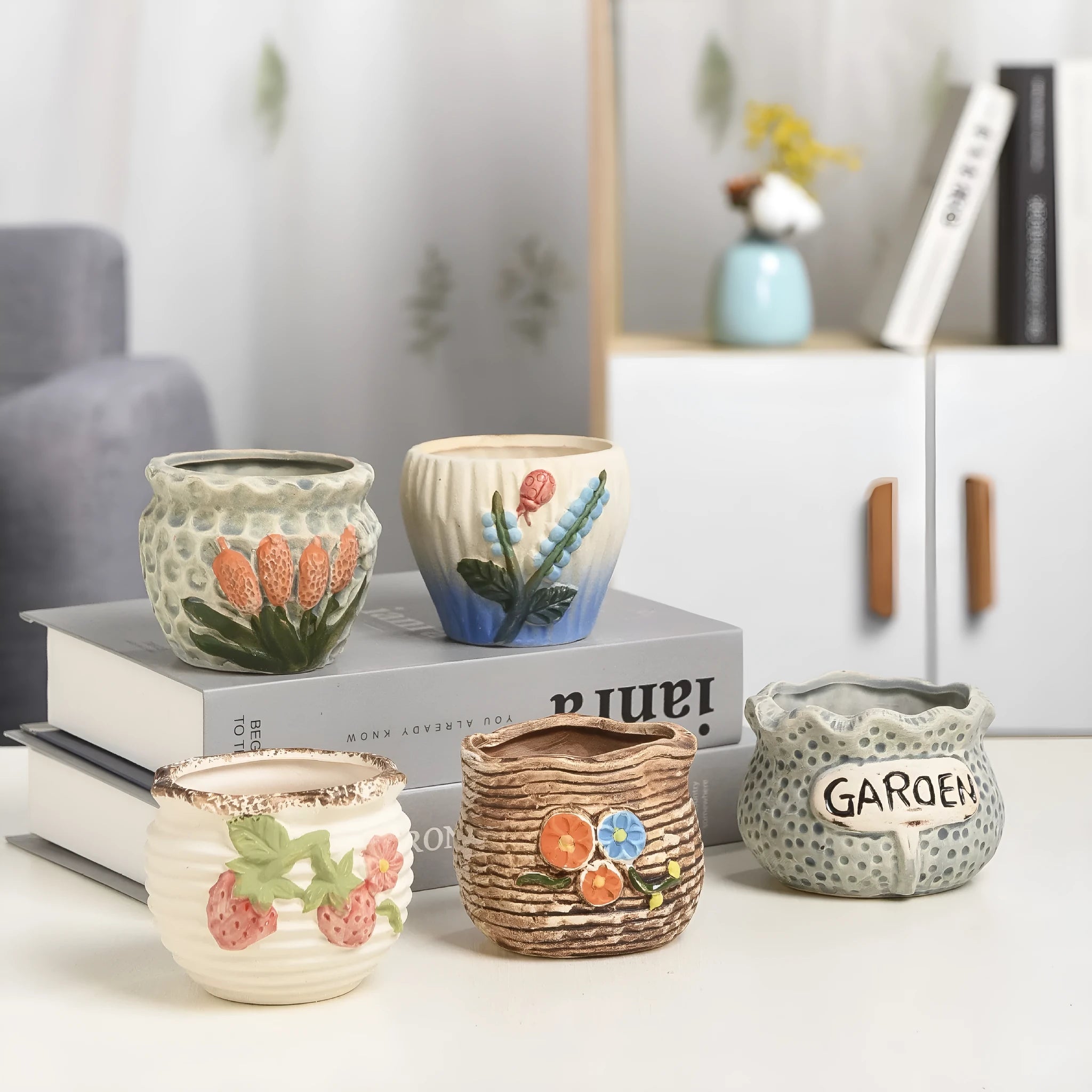 Stoneware breathable small-caliber succulent flower pot in painted ceramic finish, 3-piece set on desktop