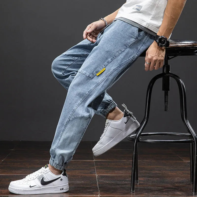 Men's loose cargo jeans with straight leg and micro-elastic cotton fabric in blue colour