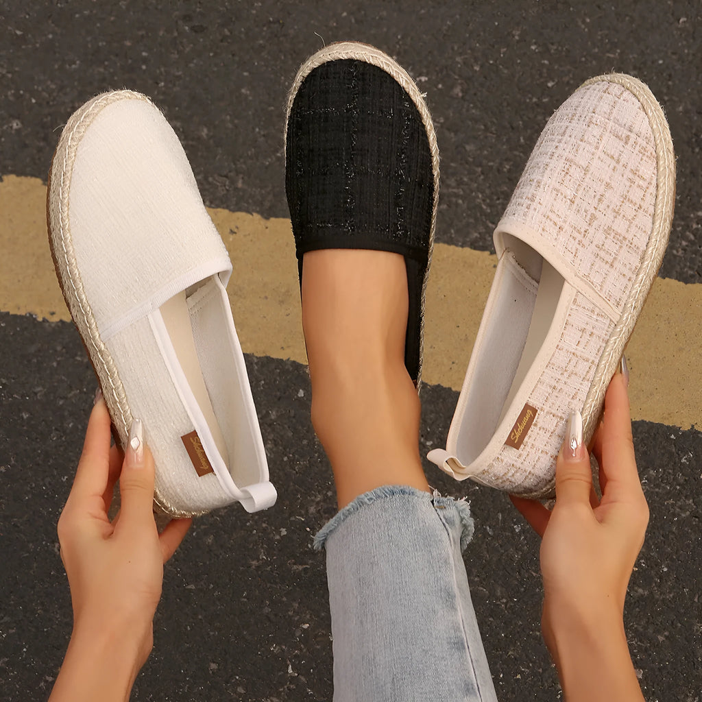 Casual fisherman shoes with canvas upper and rope bottom in beige colour