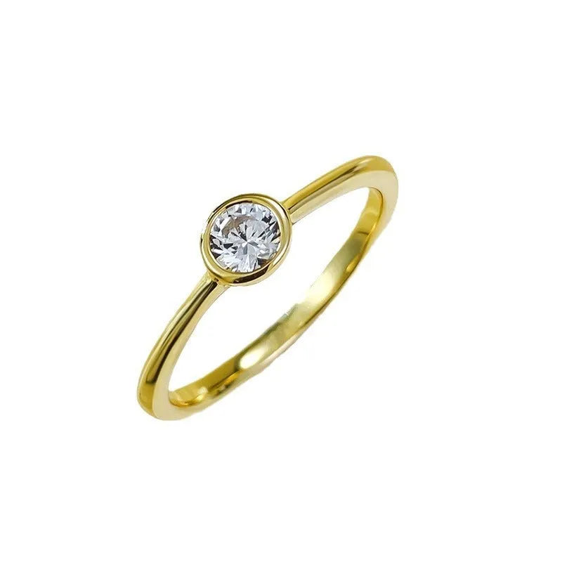Minimalist silver crown-shaped ring with linear details in gold or platinum finish.