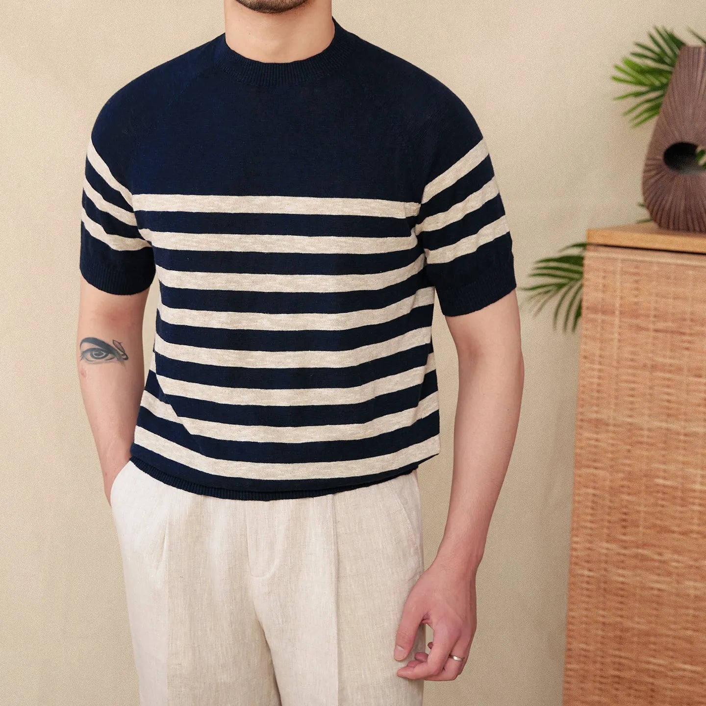 Cotton linen blend short sleeve T-shirt in navy blue colour with round neck design