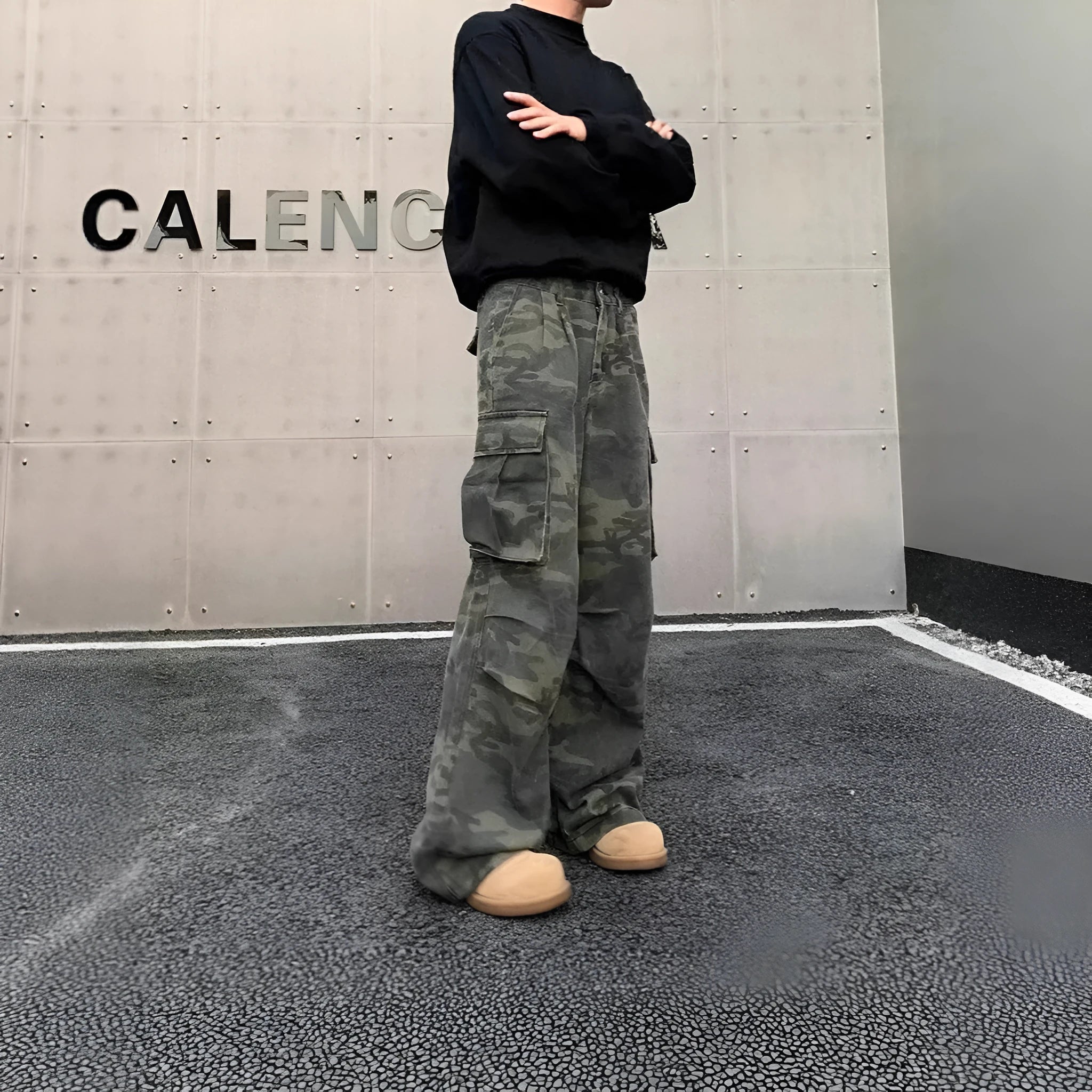 American vintage washed camouflage cotton blend cargo trousers with multiple pockets, shown in colour K0915.