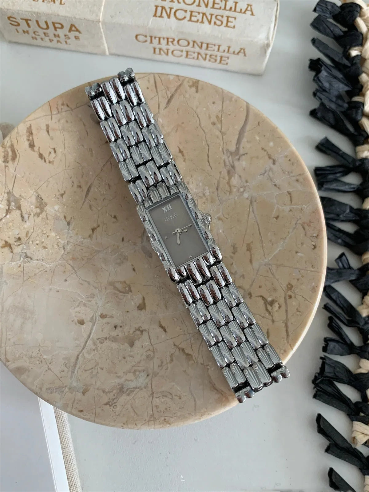 Women's mid-ancient bracelet watch with 15mm dial and butterfly buckle in silver or gold colours
