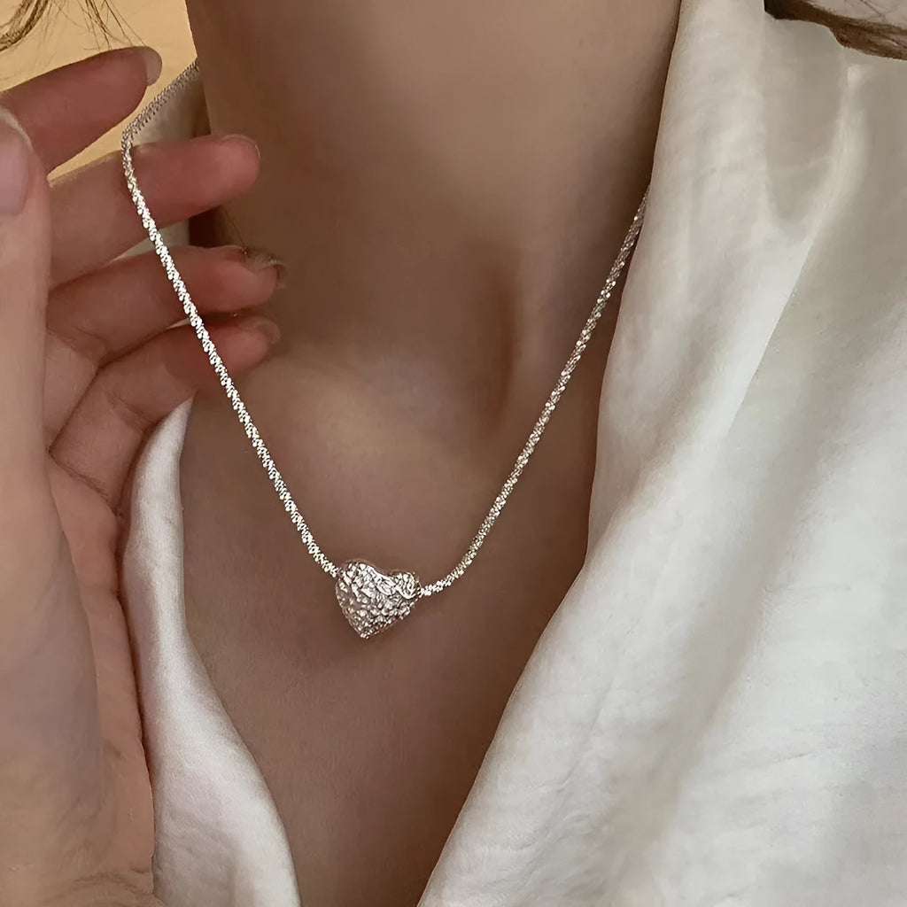 Alloy heart shape clavicle chain necklace with electroplated finish worn as a fashion pendant