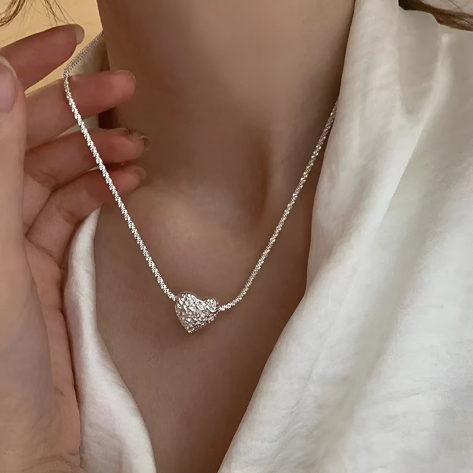 Alloy heart shape clavicle chain necklace with electroplated finish worn as a fashion pendant