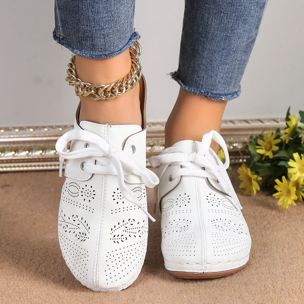Women's summer lace-up wedge slippers in suede with rubber sole and hollow-out design