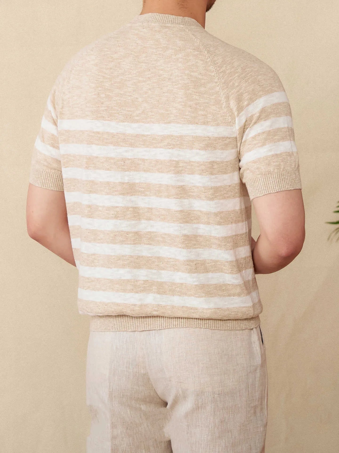 Cotton linen blend short sleeve T-shirt in navy blue colour with round neck design