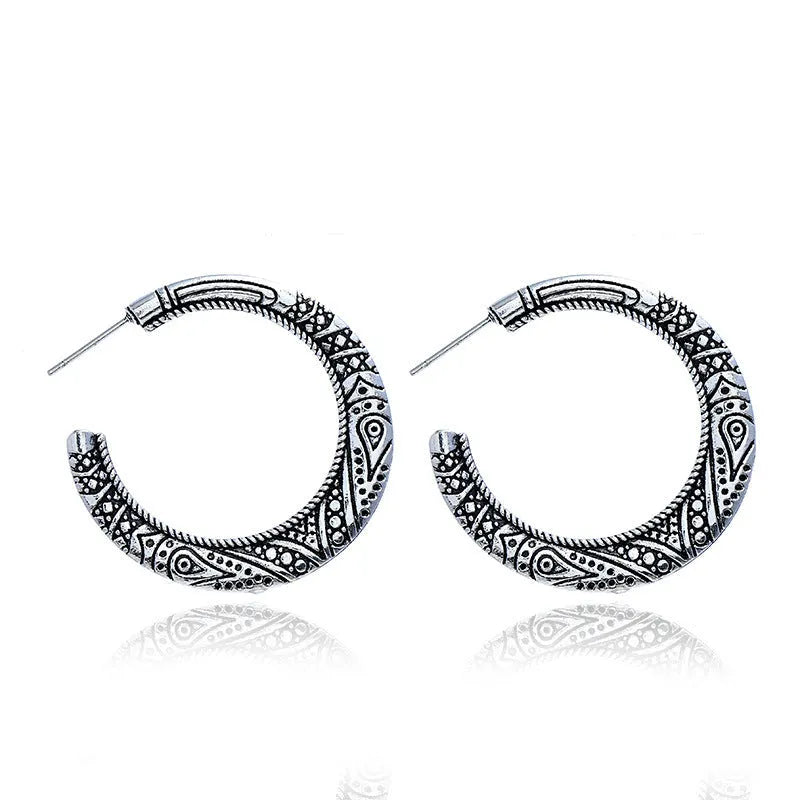 C-shaped alloy earrings with vintage street shot engraving in bronze and silver colour options