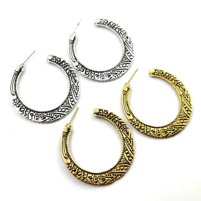C-shaped alloy earrings with vintage street shot engraving in bronze and silver colour options