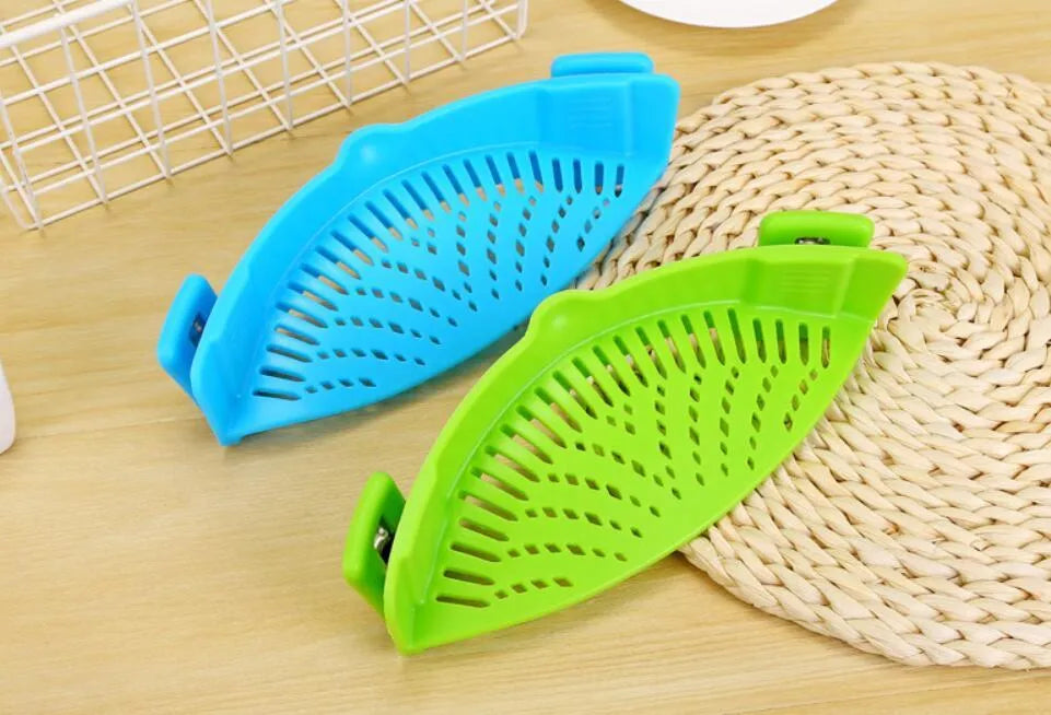 Silicone clip-on kitchen strainer with stainless steel mesh in blue colour