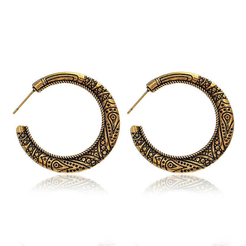 C-shaped alloy earrings with vintage street shot engraving in bronze and silver colour options