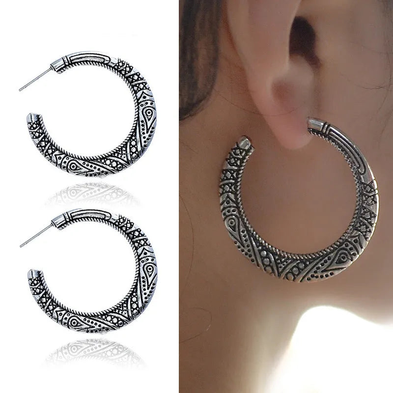 C-shaped alloy earrings with vintage street shot engraving in bronze and silver colour options