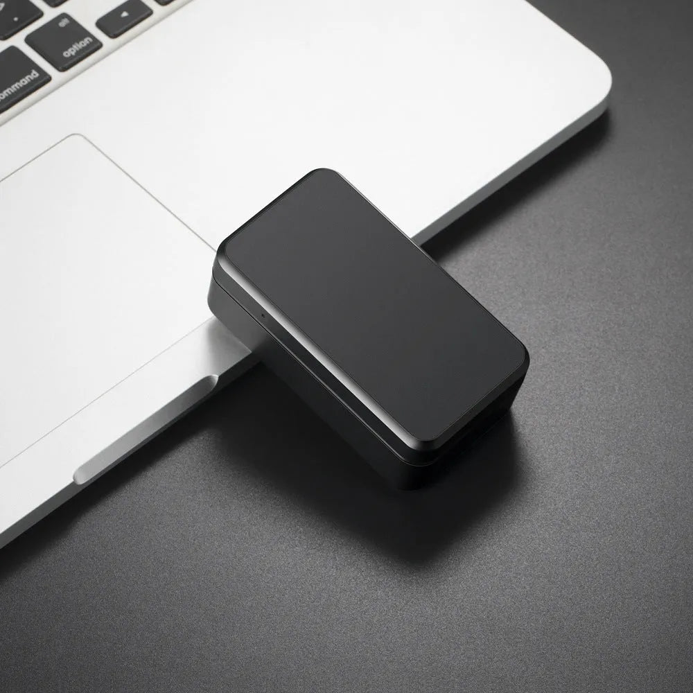 Black ABS GPS vehicle wireless locator with dry battery power for car tracking