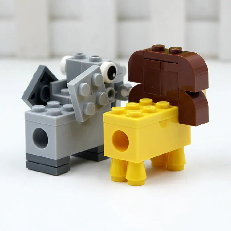 DIY building block pencil sharpener in plastic with Elephant or Lion animal modelling, manual operation, 60 x 30 x 88 mm.
