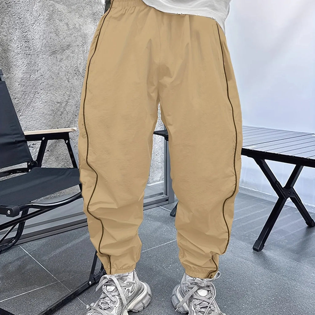 Men's loose-fit cropped sports trousers in bamboo fibre, shown in khaki colour.