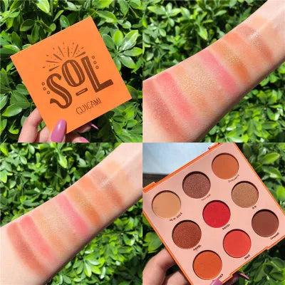 Mineral eye shadow plate in honey shade with compact case and natural finish