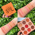 Mineral eye shadow plate in honey shade with compact case and natural finish