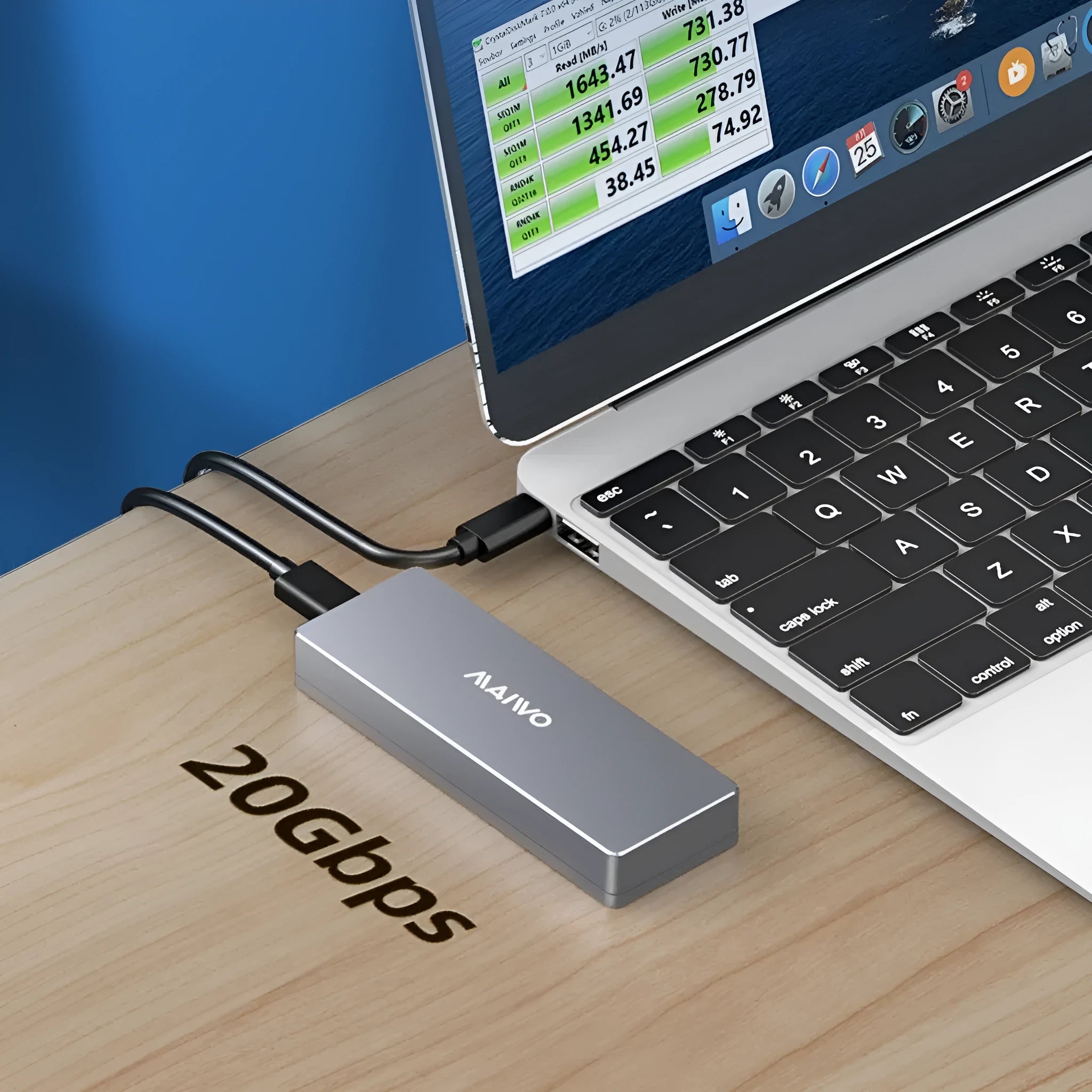 M.2 NVMe to USB-C external solid state drive enclosure with aluminium alloy housing and cooling accessories