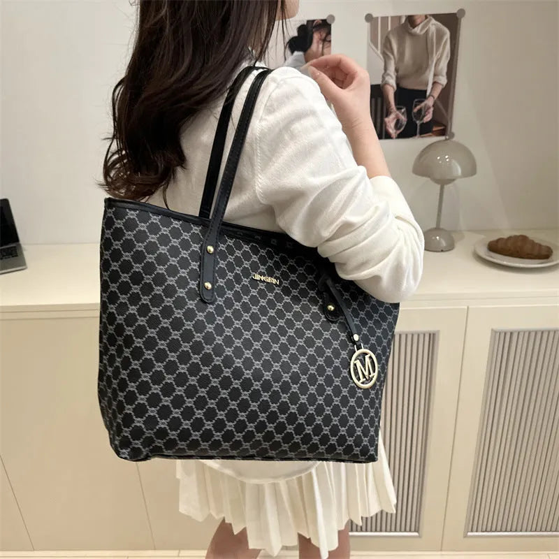 PU shoulder bag in street trend style with visible sewing thread detail