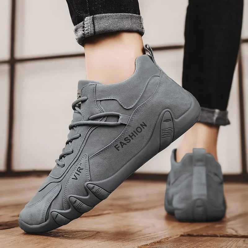 Men's black low-top casual shoes with elastic band and non-slip sole.