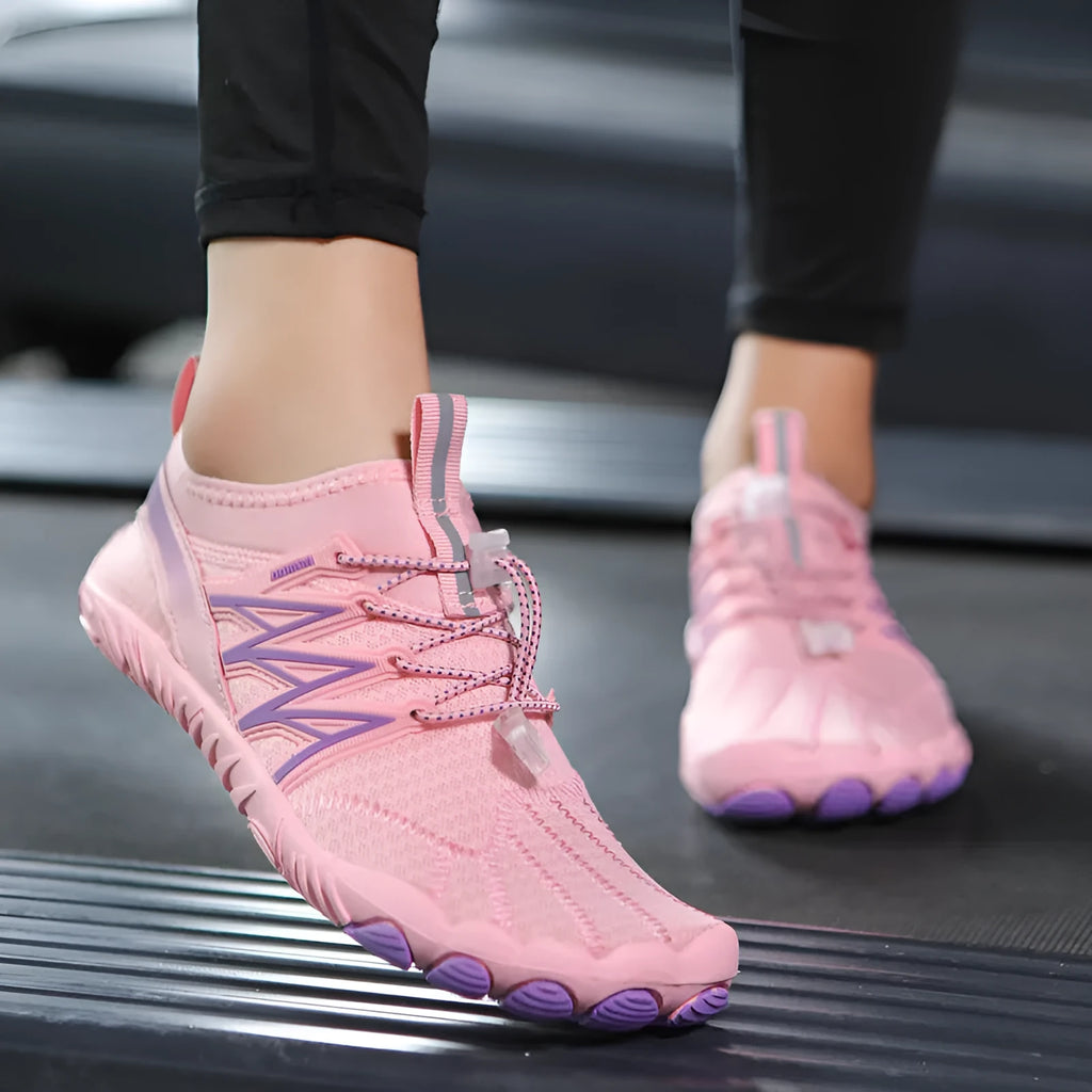 Indoor fitness sneakers in various colours with rubber sole and mesh upper for men and women training
