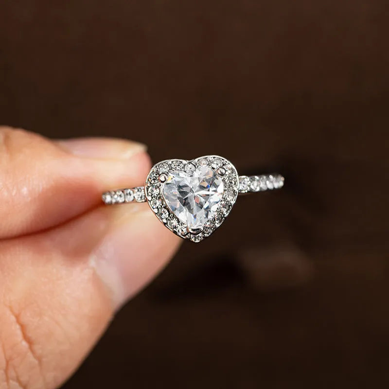 Women's heart-shaped crystal ring in rose gold or silvery electroplated finish on white copper