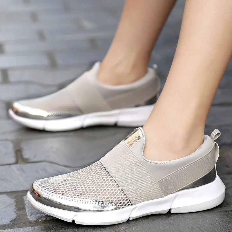 Women's lightweight sneakers in blue with breathable mesh construction and PU midsole