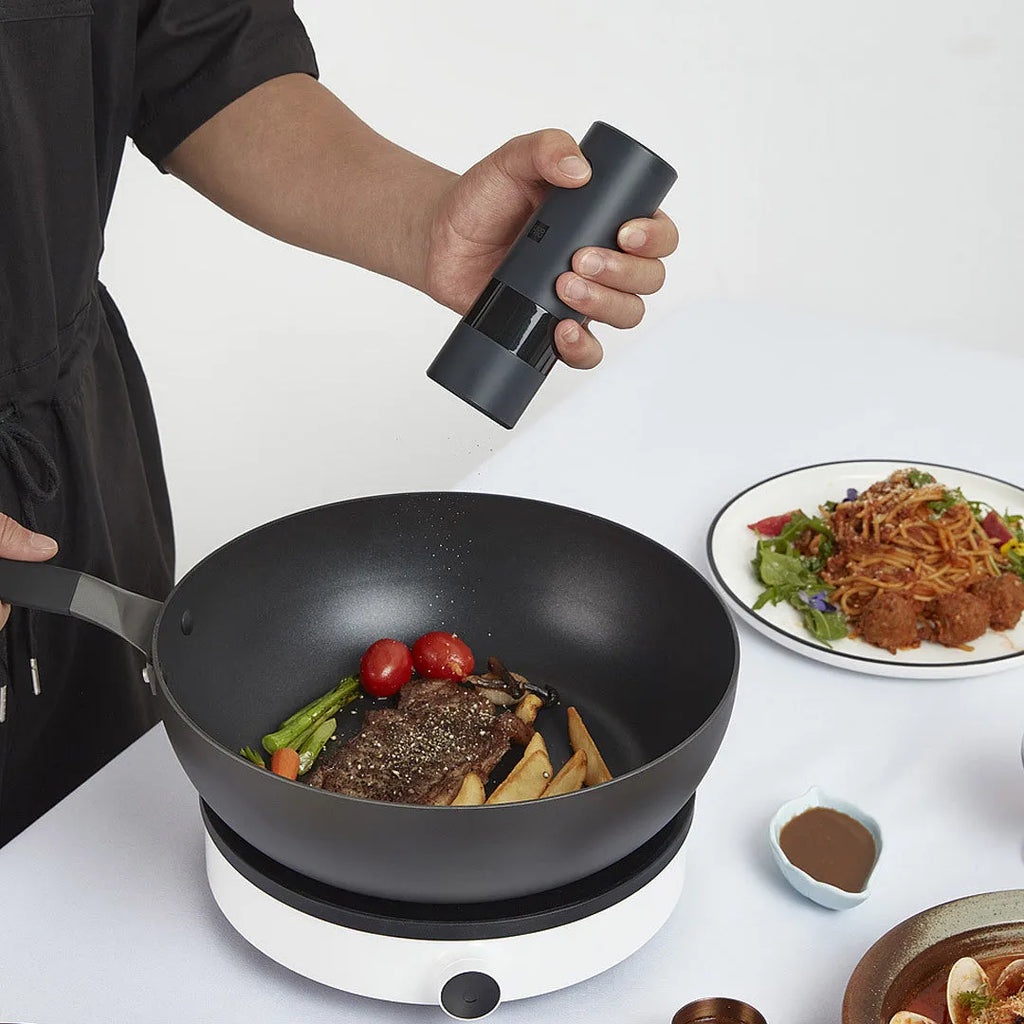 Black electric grinder for black pepper and sea salt with ceramic mechanism, 51.5x157mm, modern simple design