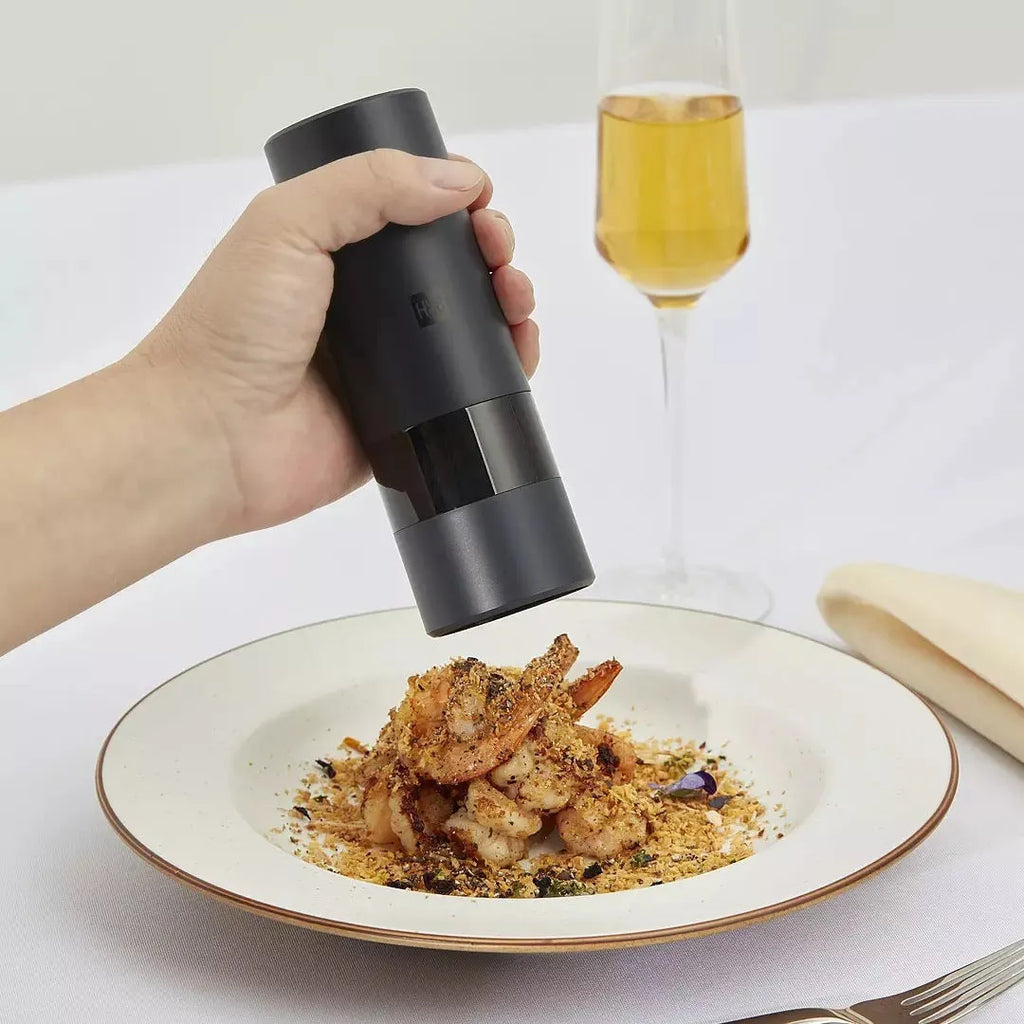 Black electric grinder for black pepper and sea salt with ceramic mechanism, 51.5x157mm, modern simple design