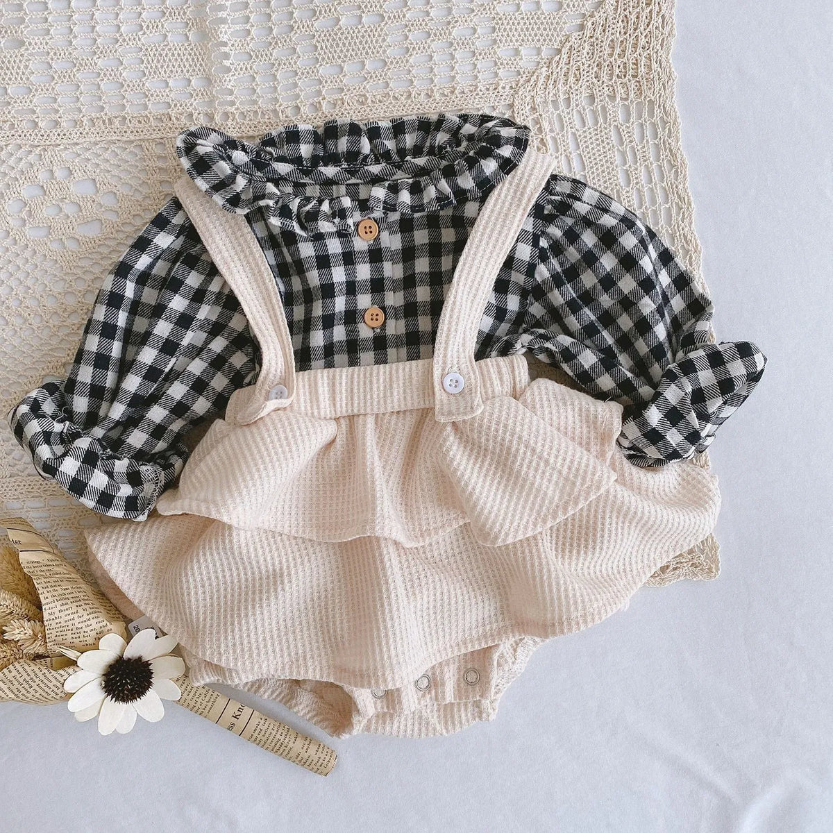 Cotton baby romper with triangle climb design and pleated lotus leaf style for 0-2 year olds