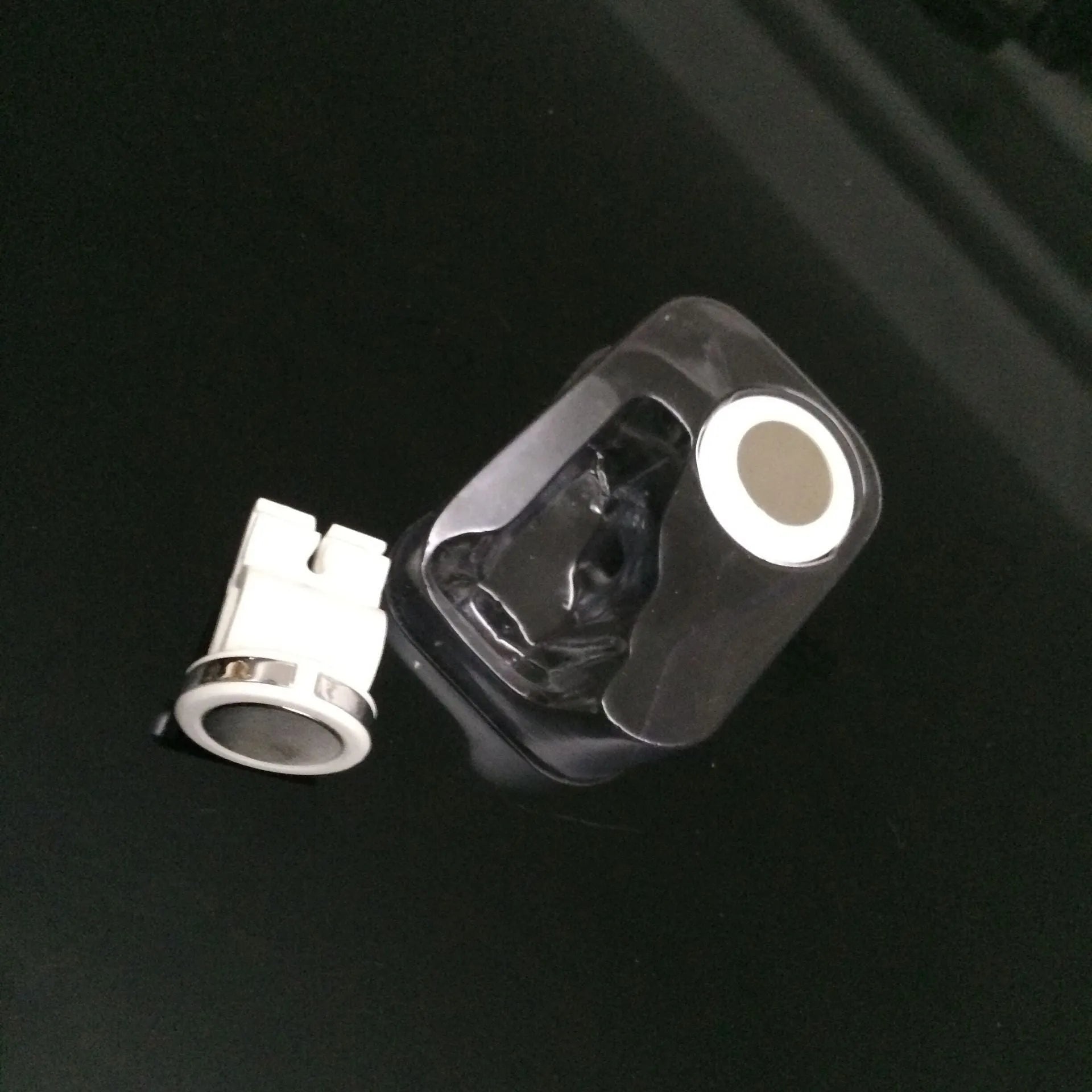 Mini magnetic car phone holder for air outlet in white with ABS build