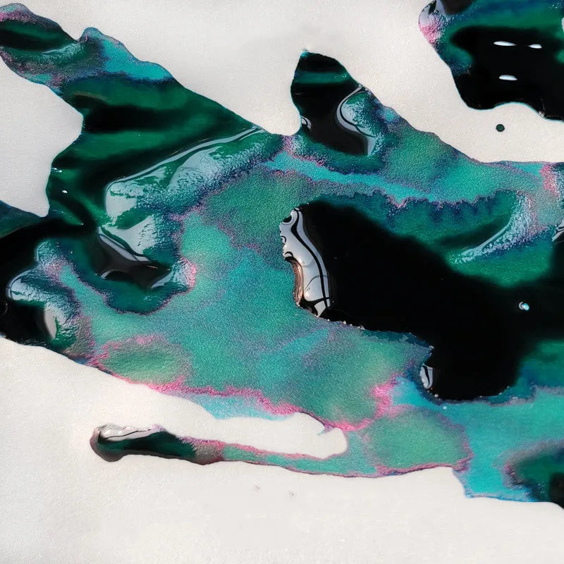 Sheen gradient fountain pen ink with metallic gold powder particles in red tide colour