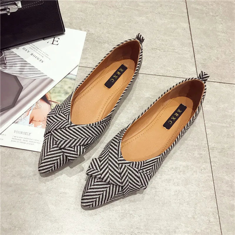 Women's pointed shallow mouth single shoes in red or black with cotton uppers and low heel
