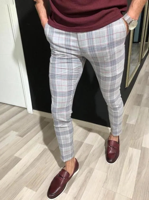 Mens loose nine-point plaid summer trousers in grey grid pattern with elastic waist