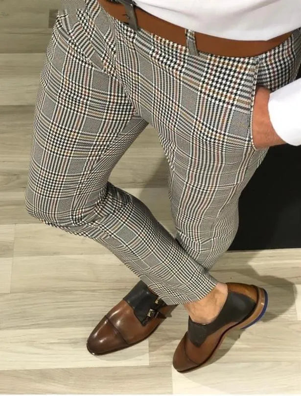 Mens loose nine-point plaid summer trousers in grey grid pattern with elastic waist