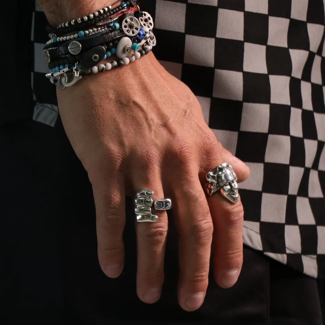 Gothic carved hand ring in retro silver with adjustable opening, unisex couple style