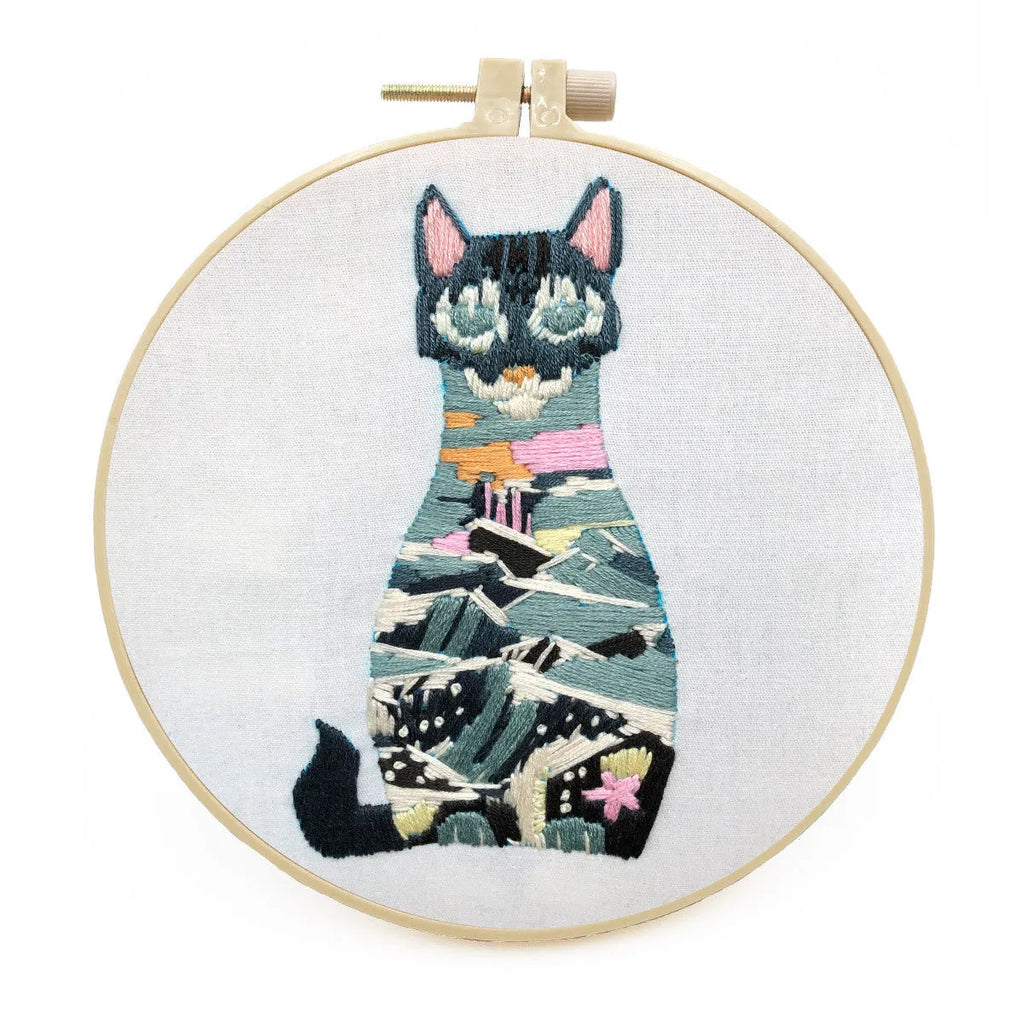Cat themed DIY cross stitch kit for beginners with embroidery hoop and materials for 3D design.