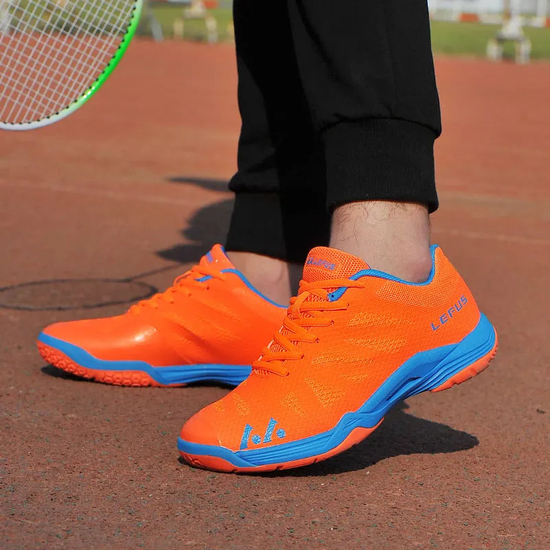 Men's mesh badminton shoes in L010 blue with rubber sole and lace-up closure