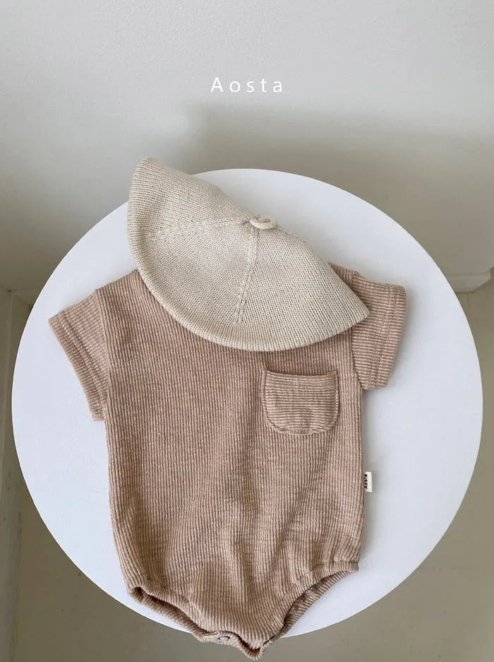Solid colour cotton baby romper with short sleeves and loose fit for summer, unisex triangle climbing style