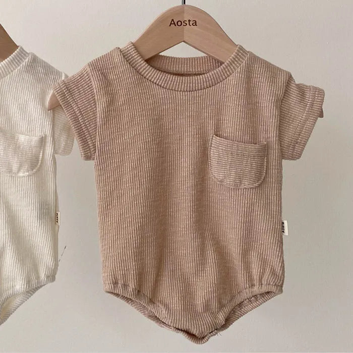 Solid colour cotton baby romper with short sleeves and loose fit for summer, unisex triangle climbing style