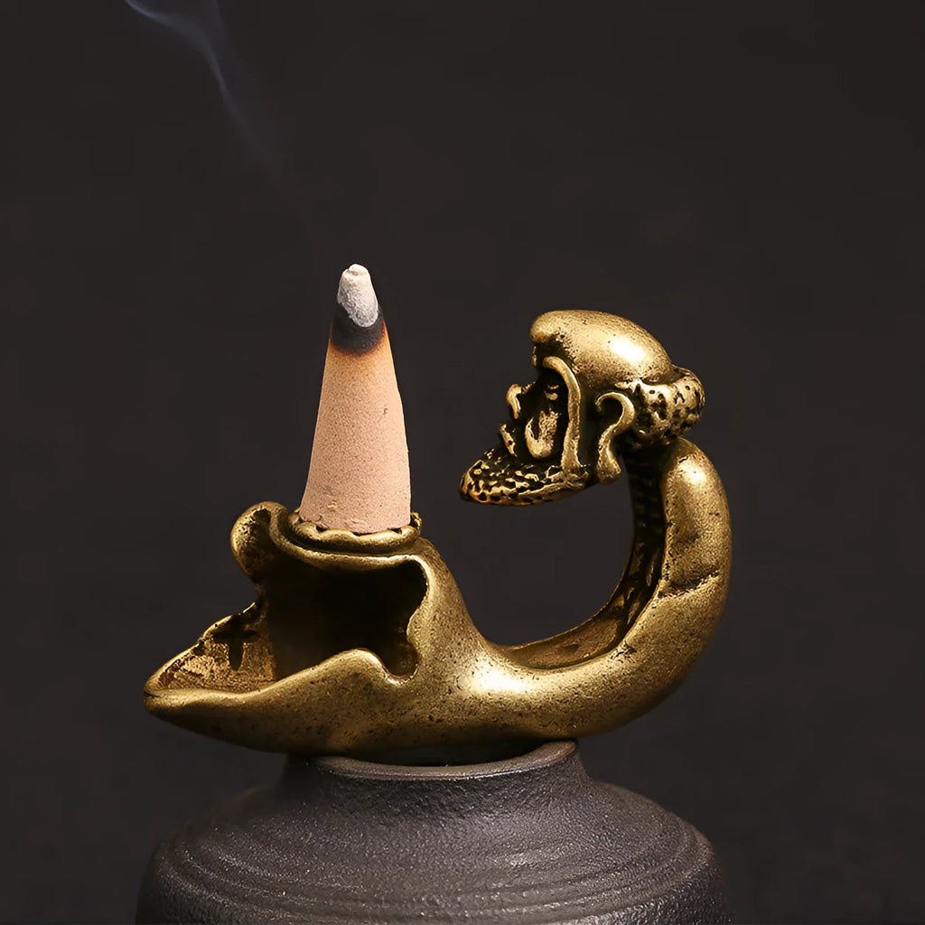 Brass tea pet ornaments with classical styling measuring 60cm wide
