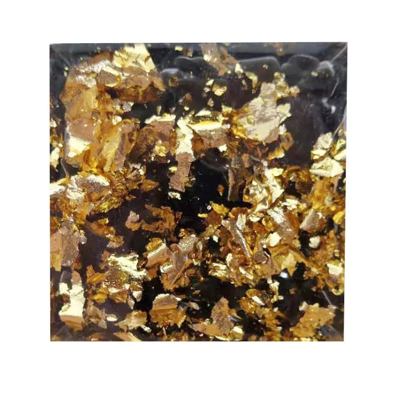 Black resin pyramid ornament measuring 60 x 60 mm on a white background