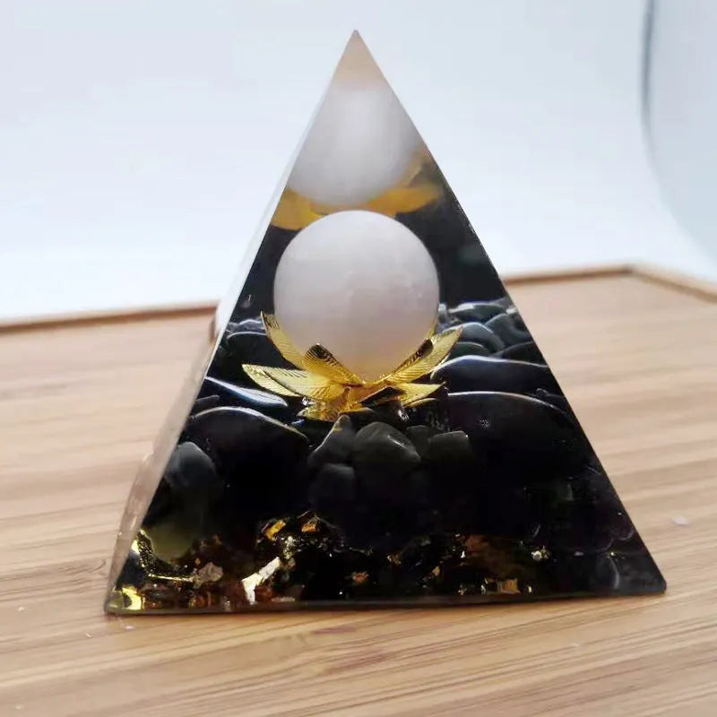 Black resin pyramid ornament measuring 60 x 60 mm on a white background