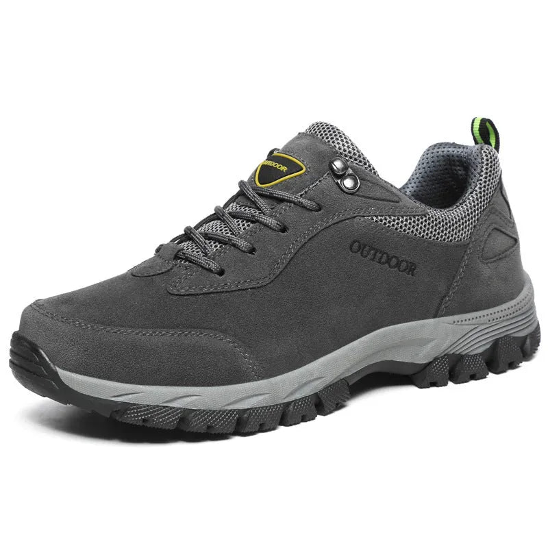 Men's low-cut hiking shoes in army green with mesh upper and viscose sole