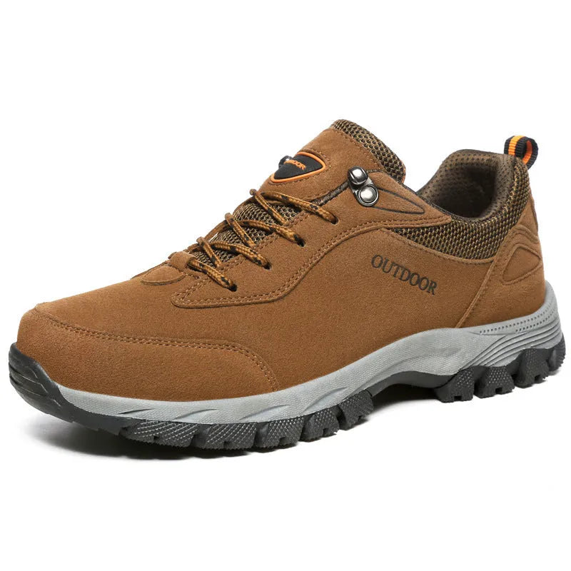 Men's low-cut hiking shoes in army green with mesh upper and viscose sole